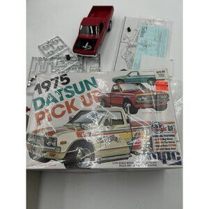 MPC 1975 DATSUN PICKUP Truck Model Kit 1:25 Customize 3 Ways Built